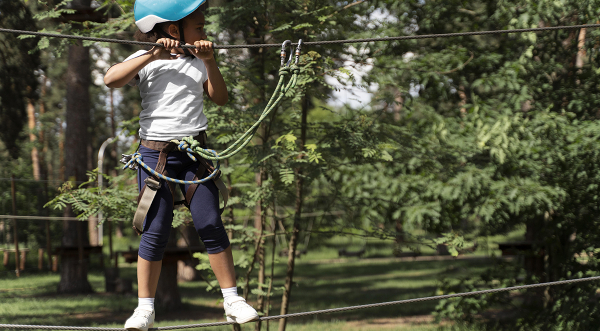 How to Choose Between Day Camp and Overnight Camp for Your Child